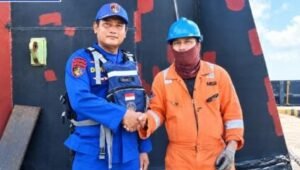 Bangun Kedekatan di Pesisir, Ditpolairud Polda Kaltim Gencar Sambang Warga Lewat Polisi RW Bangun Kedekatan di Pesisir, Ditpolairud Polda Kaltim Gencar Sambang Warga Lewat Polisi RW
